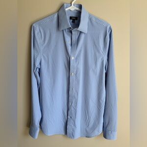 Express Men’s Performance Dress Button up shirt 
Modern. Casual.  Dress